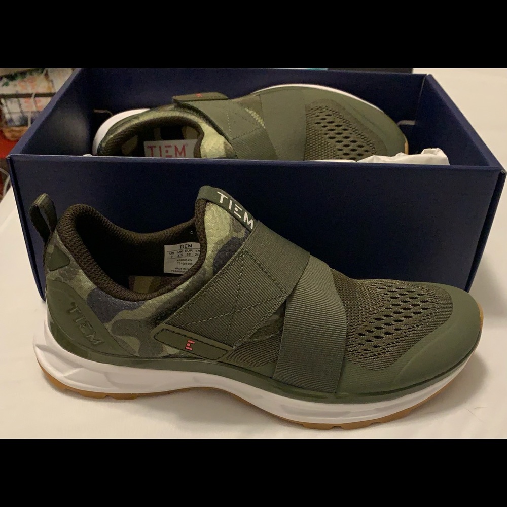Tiem cycle shoes size 7. SPD clips included. Worn once.